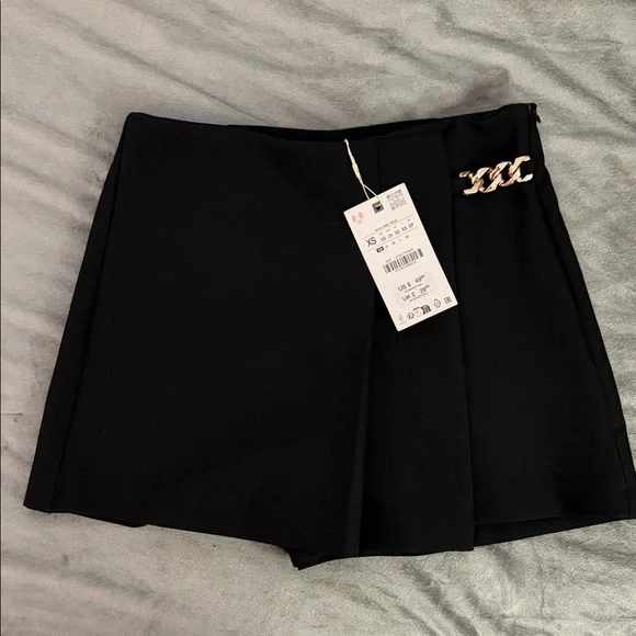 Zara Black Skirt pants with Gold Chain Detail - Picture 3 of 4